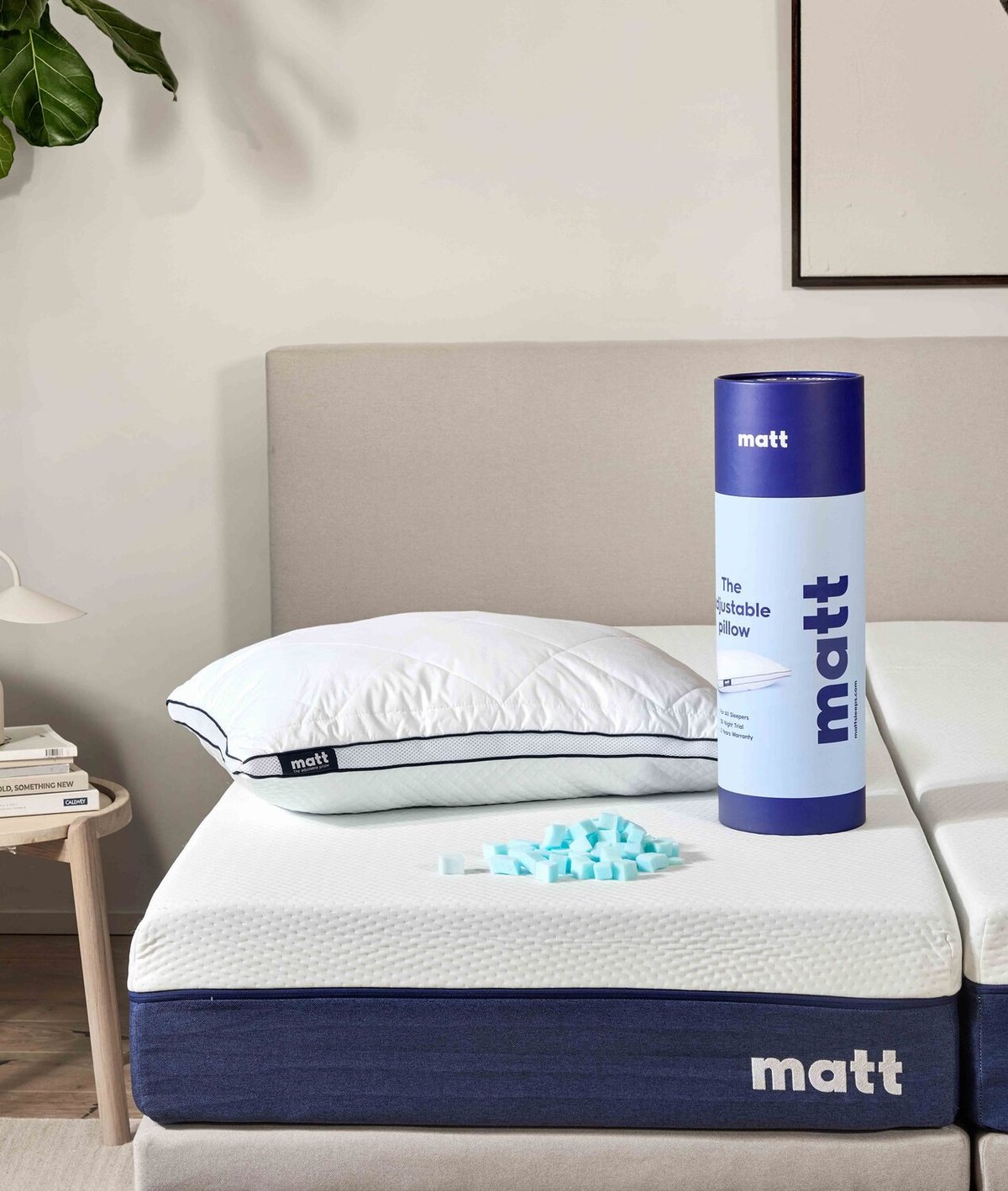 persoon ingewikkeld in matt sleeps dekbed op bank