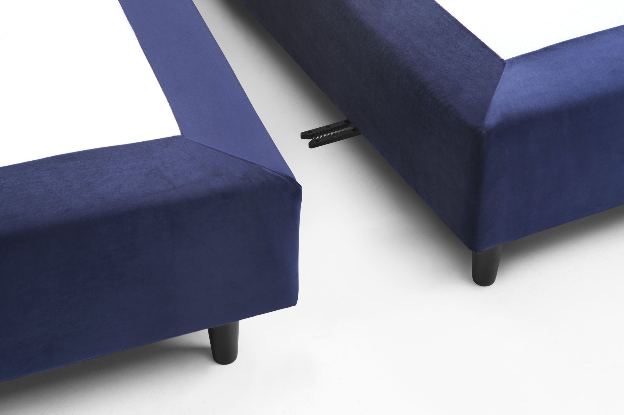 velvet boxspring van matt sleeps